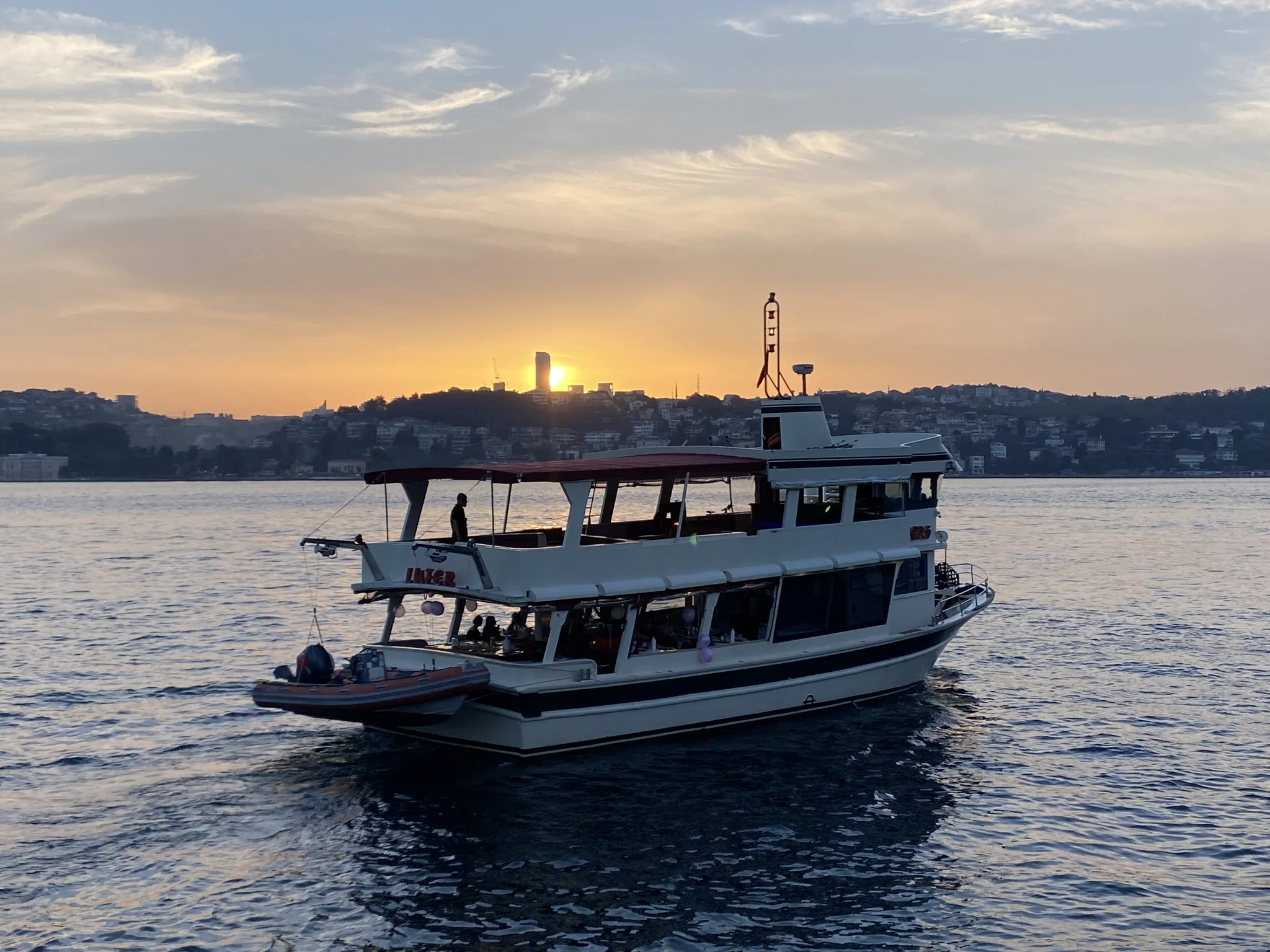 İstanbul: Boğaz Küçük Grup Gece Gezisi Gemi Gezisi ve Aperatifli Sesli Rehber - Istanbul experience