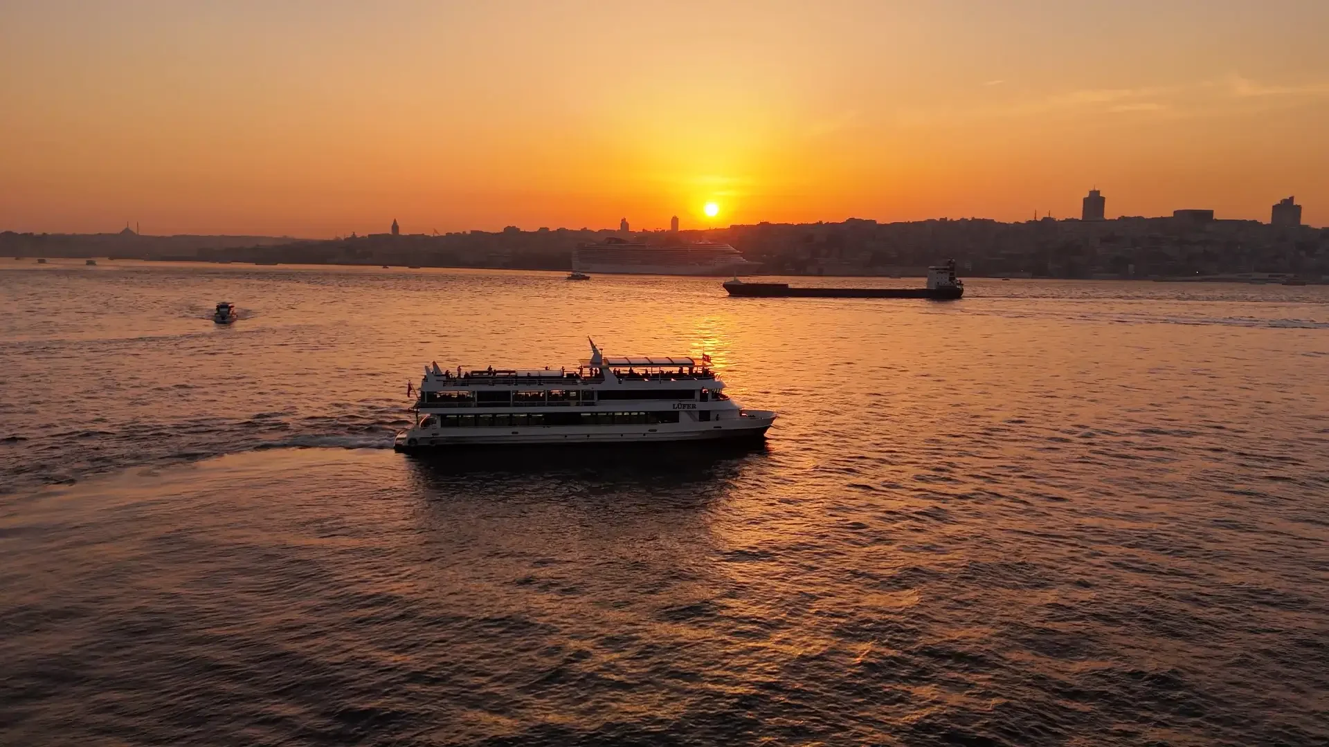 Bosphorus Sunset Cruise Experiences Istanbul – Mega Lüfer Yachts